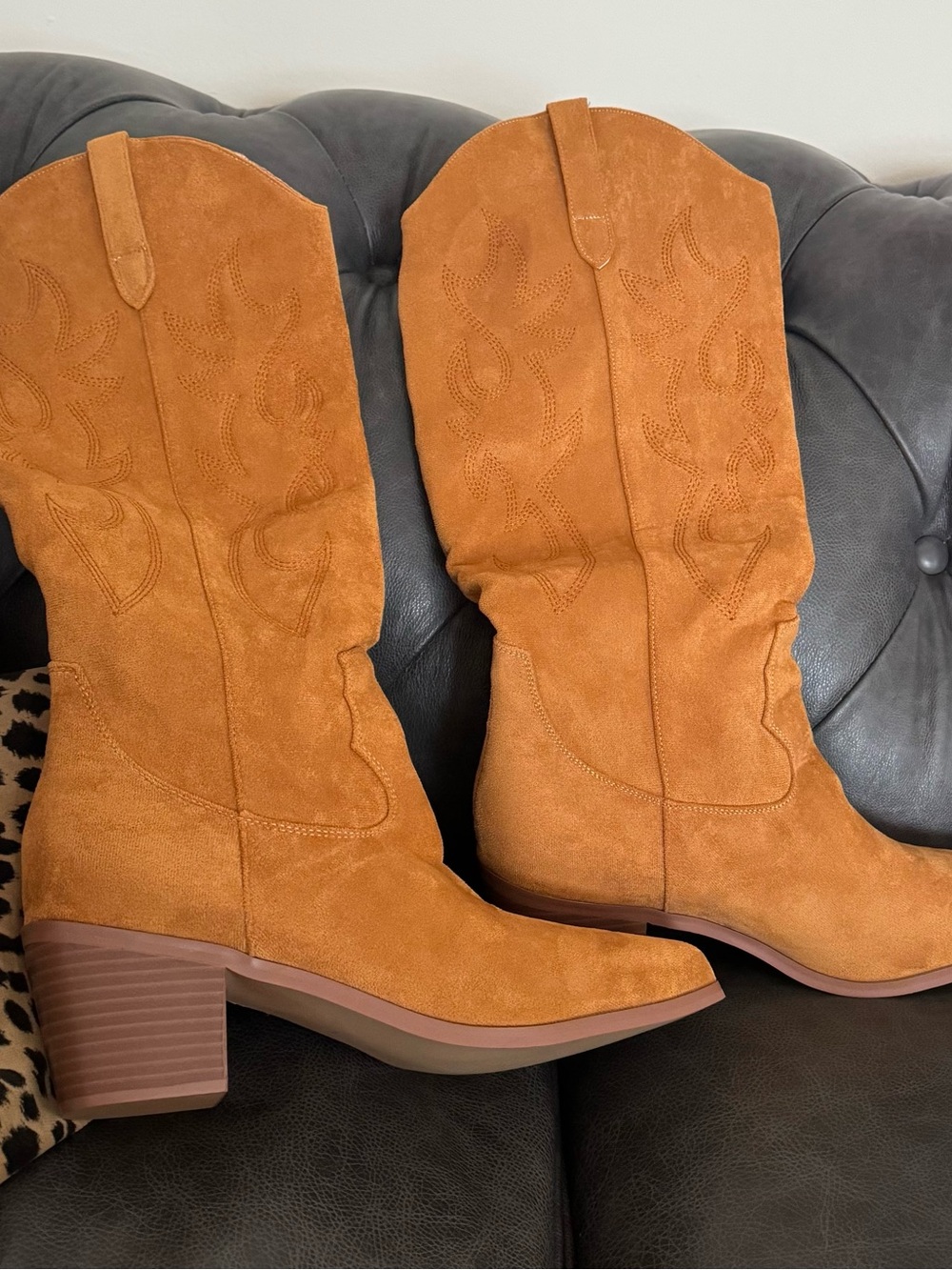 Brand New Tan Vegan Suede Western Cowboy Boots - Picture 2 of 7